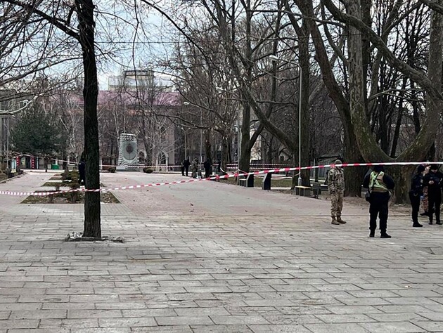 В Запорожье мужчина в сквере застрелил прохожую, после чего совершил самоубийство – полиция