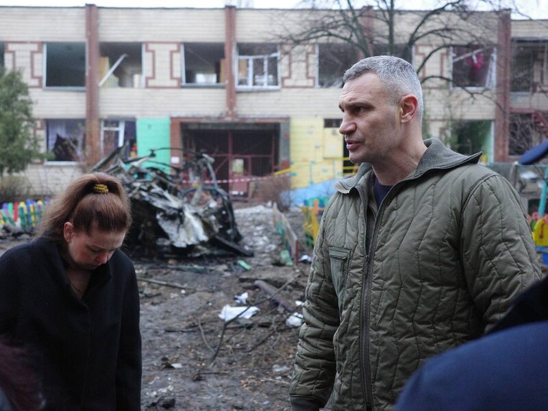 Обстрел Киева: Более десятка пострадавших, в Святошинском районе обнаружена не разорвавшаяся часть бомбы, идет эвакуация