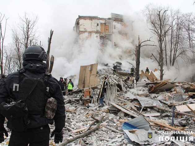В Харькове из-под завалов извлекли тело девочки. Она стала восьмой жертвой атаки РФ