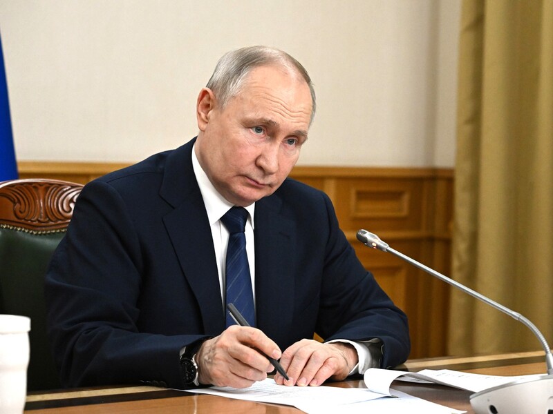Путін передав США сигнали про переговори щодо України: імовірно, погодиться з її членством у НАТО, але хоче визнання контролю над окупованими територіями – Bloomberg