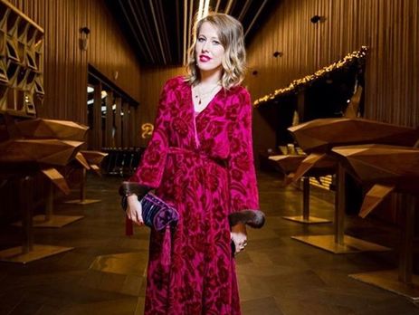 Собчак показала, как качает в кроватке двухмесячного сына