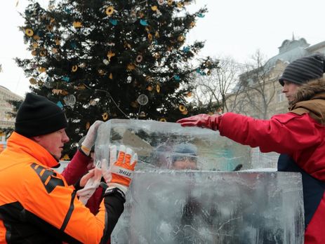 Во Львове стартовал конкурс ледяных скульптур. Фоторепортаж 
