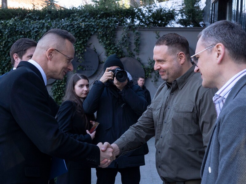 Ермак после переговоров с Сийярто сообщил о "мощном шаге" к встрече Зеленского с Орбаном