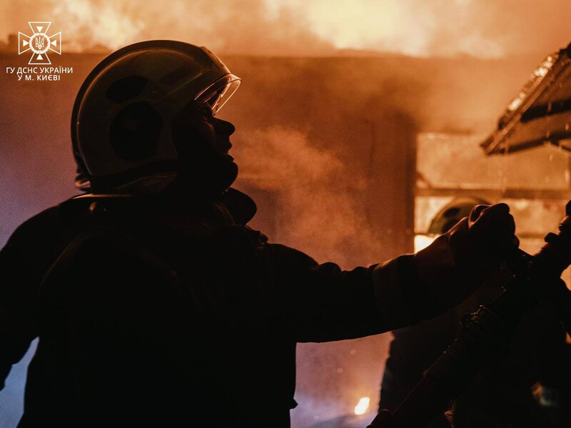 Харьков атакован дронами Shahed, в городе в третий раз за день раздались взрывы, возник пожар в жилой застройке