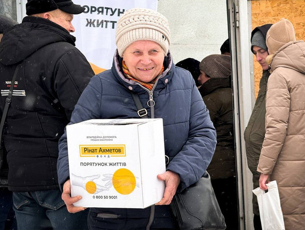 Переселенцы из Марьинской общины в Павлограде получают помощь от Фонда Рината Ахметова