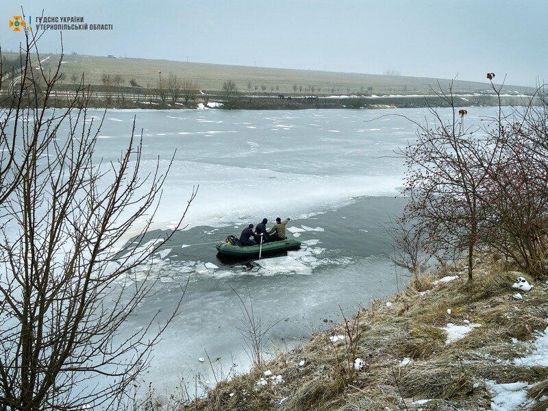 В Тернопольской области трое детей провалились под лед и погибли – ГСЧС