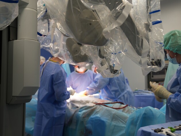 Во Львове провели первую в Украине операцию на сердце с применением робота Da Vinci