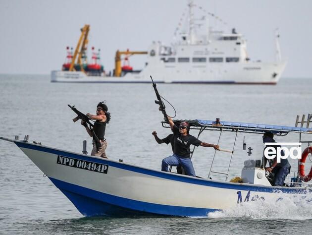 Появились признаки возвращения в море сомалийских пиратов – Bloomberg