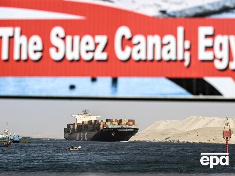 После атак хуситов в Красном море прибыль Суэцкого канала упала почти вдвое – Bloomberg 