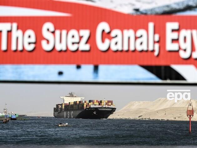 Після атак хуситів у Червоному морі прибутки Суецького каналу впали майже вдвічі – Bloomberg 