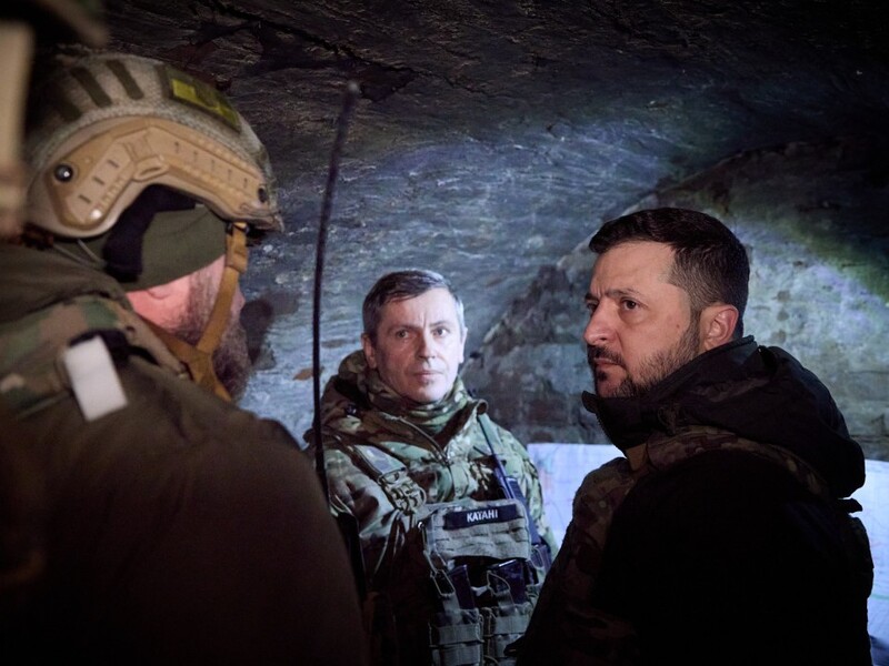 Зеленский посетил позиции ВСУ в районе Работино. Видео