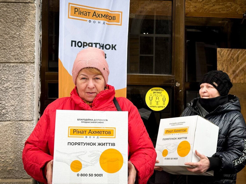 Переселенцы из Луганской области в Харькове получают помощь от Фонда Рината Ахметова