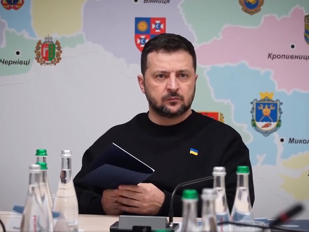 Зеленський провів нараду у Кропивницькому, обговорив питання захисту об'єктів інфраструктури й посилення ППО