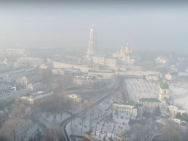 Киев в тумане сняли с высоты птичьего полета. Видео