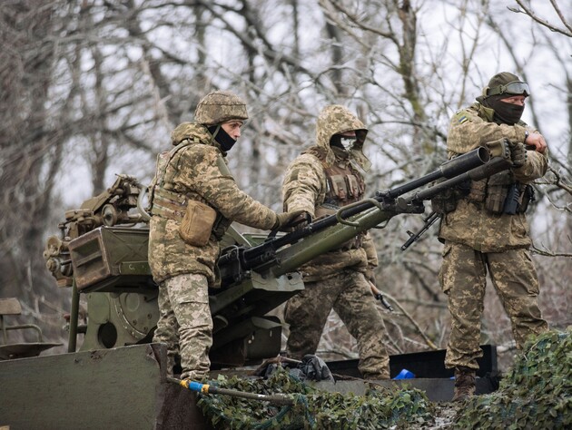 Найбільше українці довіряють військовим і рятувальникам, найменше – чиновникам. Рівень довіри до президента знизився – опитування