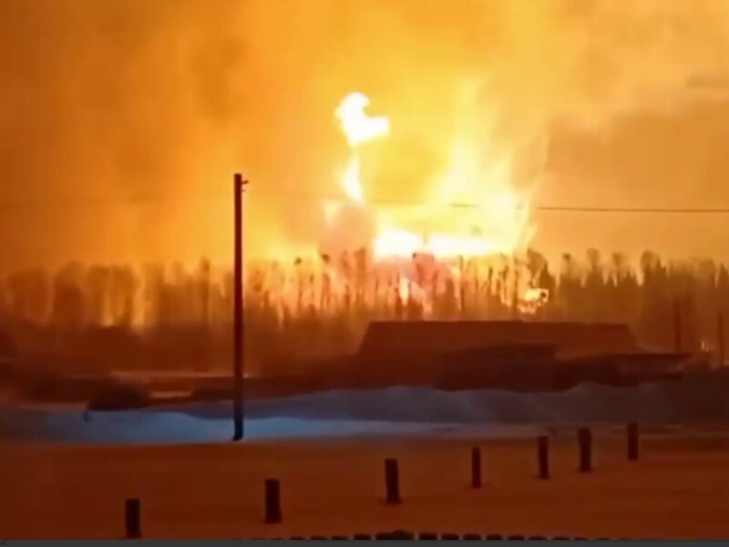 У Пермському краї РФ після вибуху палають залізничні цистерни, є постраждалі. Вогонь уже перекинувся на житлові будинки