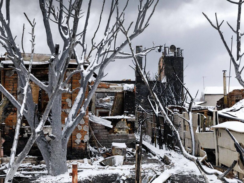 Обстріл і пожежа в Харкові. 1 тис. будинків залишаються без світла, криміналісти передали сім тіл на ДНК-експертизу