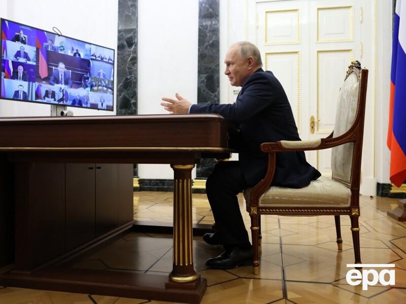 "Боялся собственной тени". Максакова рассказала, как Путин "заполз" в кабинет Ельцина и спилил ножки у мебели