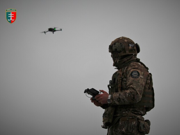 ВСУ показали, как дронами уничтожили две российские САУ в одной посадке. Видео