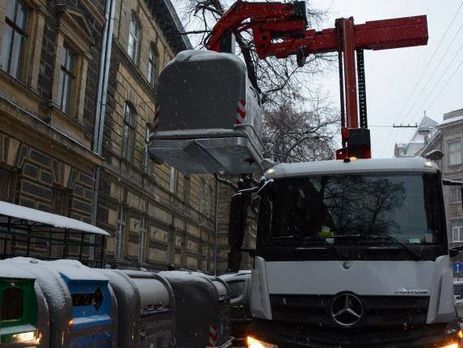 Власти Львова решили хранить мусор спрессованным в брикеты