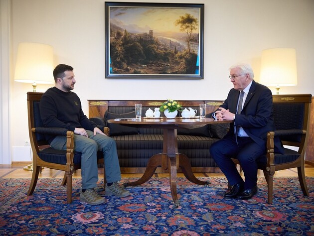 Зеленський зустрівся із президентом ФРН. Поміж тем розмови – запуск спільного виробництва озброєнь
