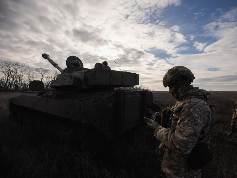 Украинские военные за сутки уничтожили почти 1300 оккупантов и сбили российский самолет, противник 10 раз безуспешно атаковал возле Работино – Генштаб ВСУ