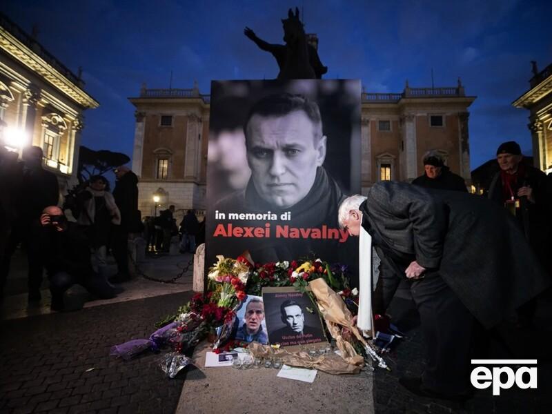 Великобританія ввела санкції проти співробітників колонії, де вбили Навального, і висунула вимогу видати його тіло сім'ї