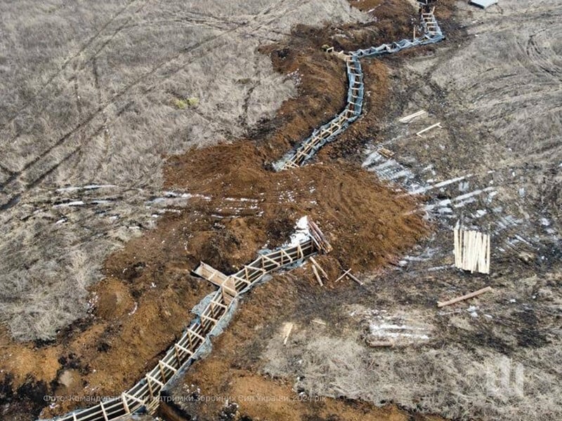 В Силах поддержки ВСУ показали, как строят окопы и укрепления. Фото