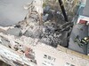 Атака россиян на Днепр. Из-под завалов многоэтажки достали погибшего