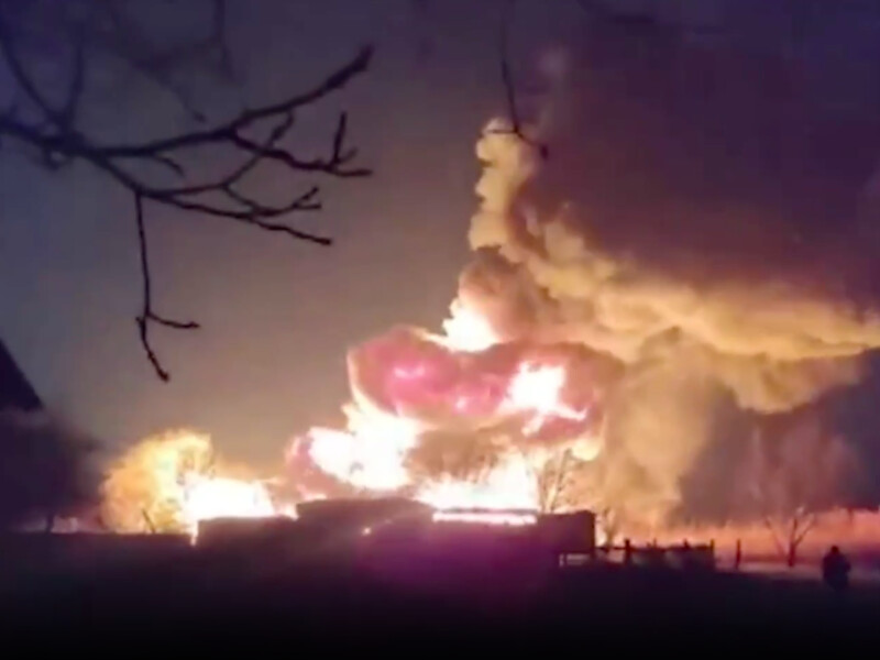 В российском Липецке ночью горел крупный металлургический комбинат. СМИ пишут, что это работа беспилотников СБУ и ГУР
