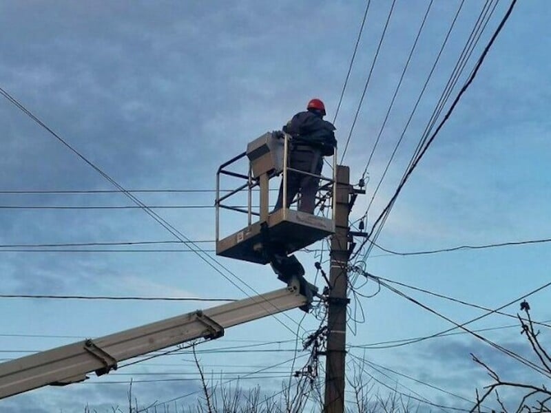 За двое суток ДТЭК вернул свет 11 тыс. семей, которые были без электроэнергии из-за обстрелов