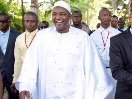 Победитель президентских выборов в Гамбии Барроу принес присягу в посольстве своей страны в Сенегале