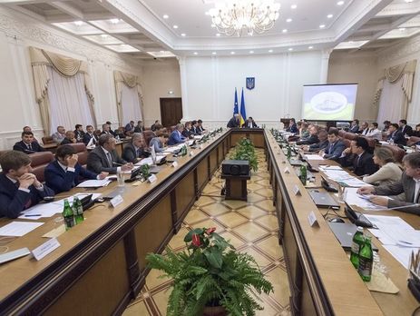 Кабинет Министров увеличил должностные оклады госслужащих на 15%