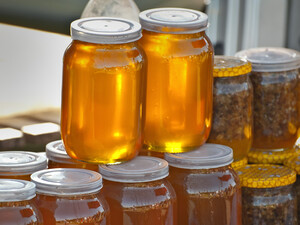 Если мед весит меньше – не берите. Эксперт рассказала, как в магазине или на рынке по весу отличить натуральный продукт от подделки 