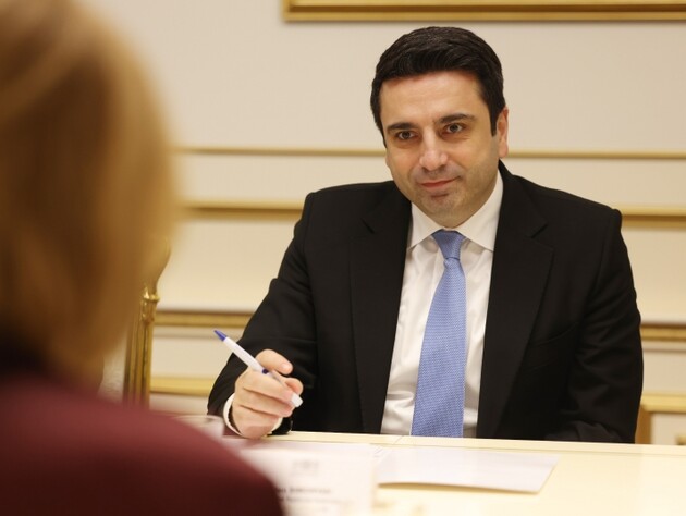 Армении следует думать о евроинтеграции, Россия не помогает – спикер парламента