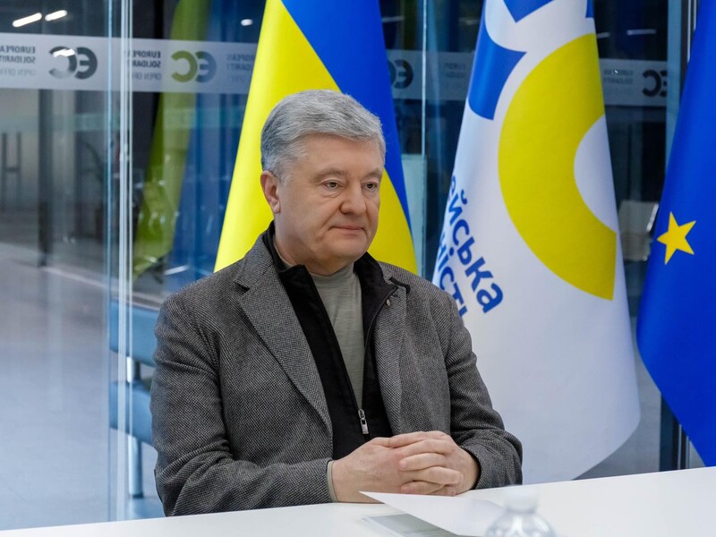 Порошенко написал письмо еврокомиссару из-за "дискриминации оппозиции". В Кабмине его обвинили в попытке срыва евроинтеграции Украины
