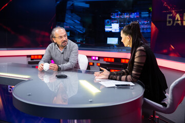 Карлсон высказался о Путине, Франция может отправить войска в Украину, США готовятся к большой войне. Стрим Бацман и Шустера. Трансляция