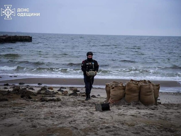 На одесском пляже саперы подорвали российскую мину. Фото, видео