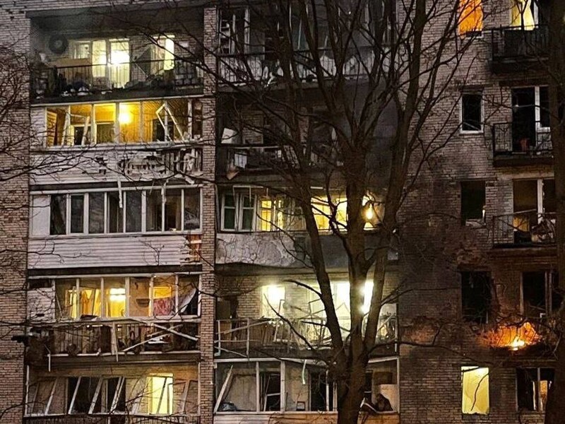 У Санкт-Петербурзі після атаки дрона загорілася багатоповерхівка – ЗМІ