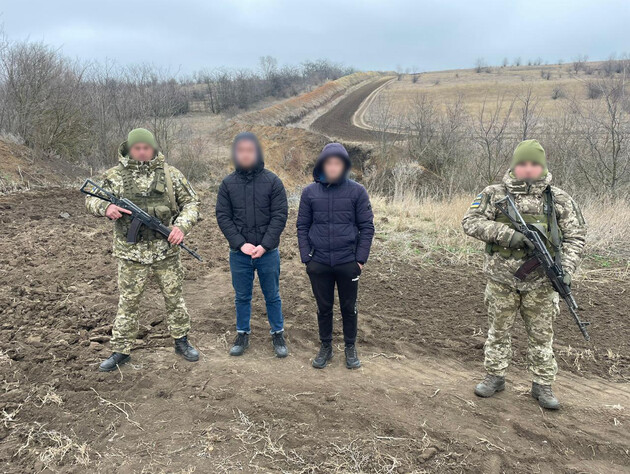 В Одесской области пограничники задержали нарушителей, которые не могли выбраться из земляного рва