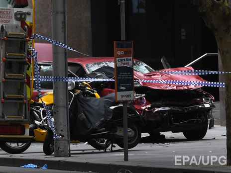 В Мельбурне автомобиль врезался в толпу, погибли три человека