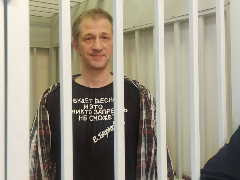В России журналисту дали семь лет колонии по делу о "военных фейках". Во время оглашения приговора он попросил прощения у украинцев