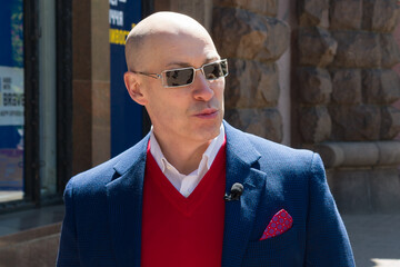 Путин готов уйти, президент Арестович, посол Залужный, теракты в России, травля Пугачевой. Стрим Голованова с Гордоном. Трансляция