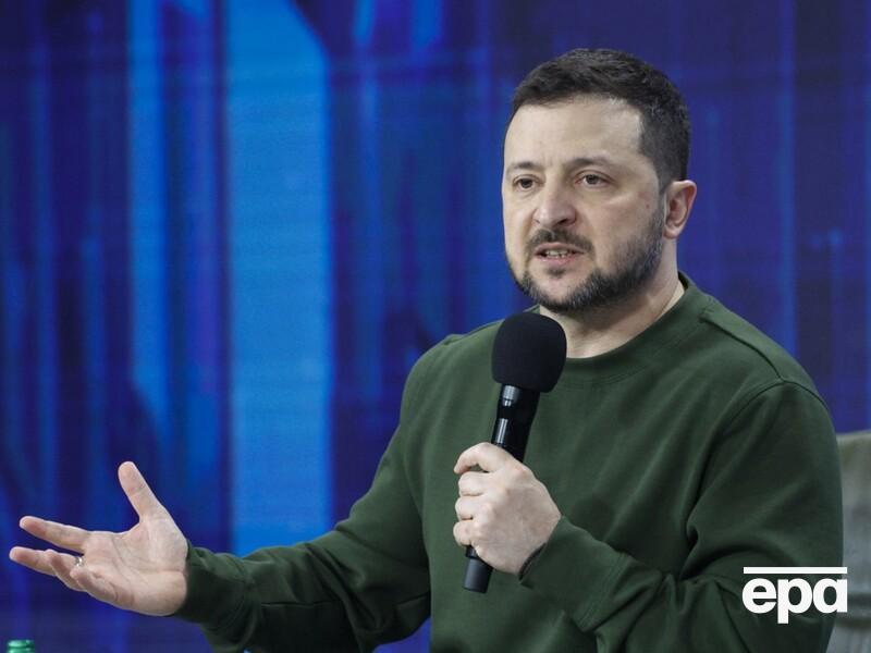 Зеленський заявив, що представники церкви – з українцями на передовій, а не здалеку займаються "віртуальним посередництвом". Перед цим про "білий прапор" казав папа римський
