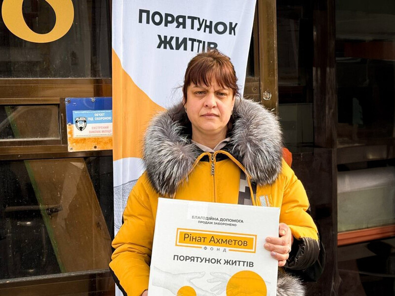 Для переселенців із Луганської області триває видавання допомоги від Фонду Ріната Ахметова в Харкові