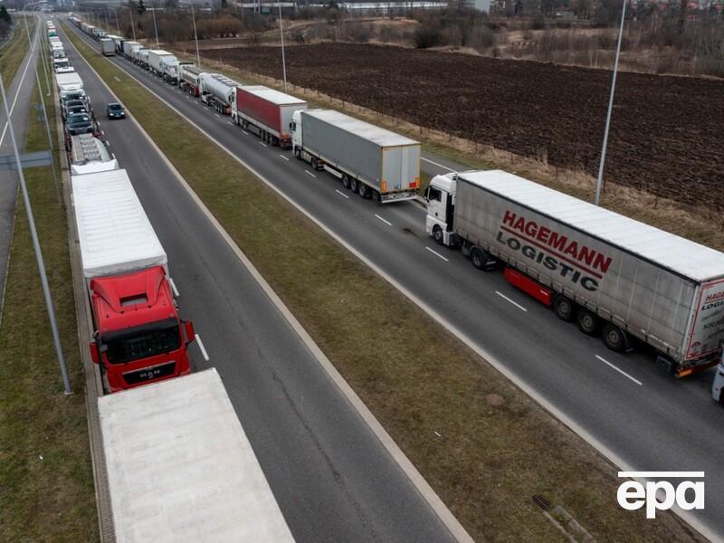 Польські фермери перекрили рух вантажівок на кордоні з Україною на чотирьох пропускних пунктах