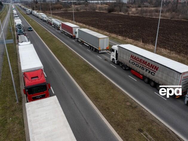 Польські фермери перекрили рух вантажівок на кордоні з Україною на чотирьох пропускних пунктах
