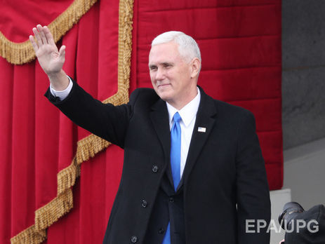 Вице-президент США Пенс приведен к присяге