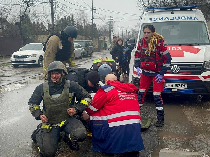 В ГСЧС рассказали о последствиях ракетного удара РФ по Одессе. Фото