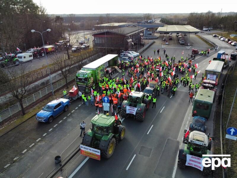 Польские фермеры заблокировали два пропускных пункта на границе с Германией, образовались большие пробки 